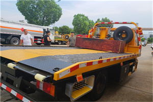 西区附近拖车电话号码服务